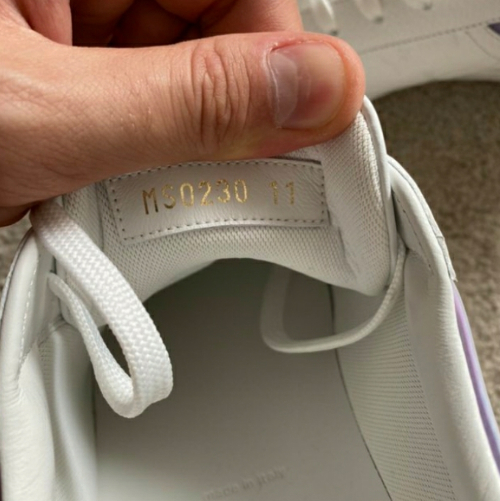 ❤SOLD❤ never worn Louis Vuitton White Sneaker - Picture 4 of 5